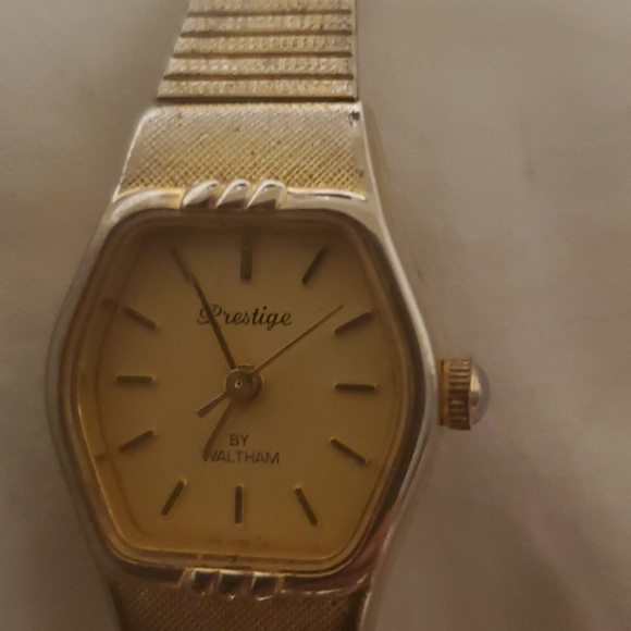 Gold tone Prestige by Waltham - Picture 4 of 7